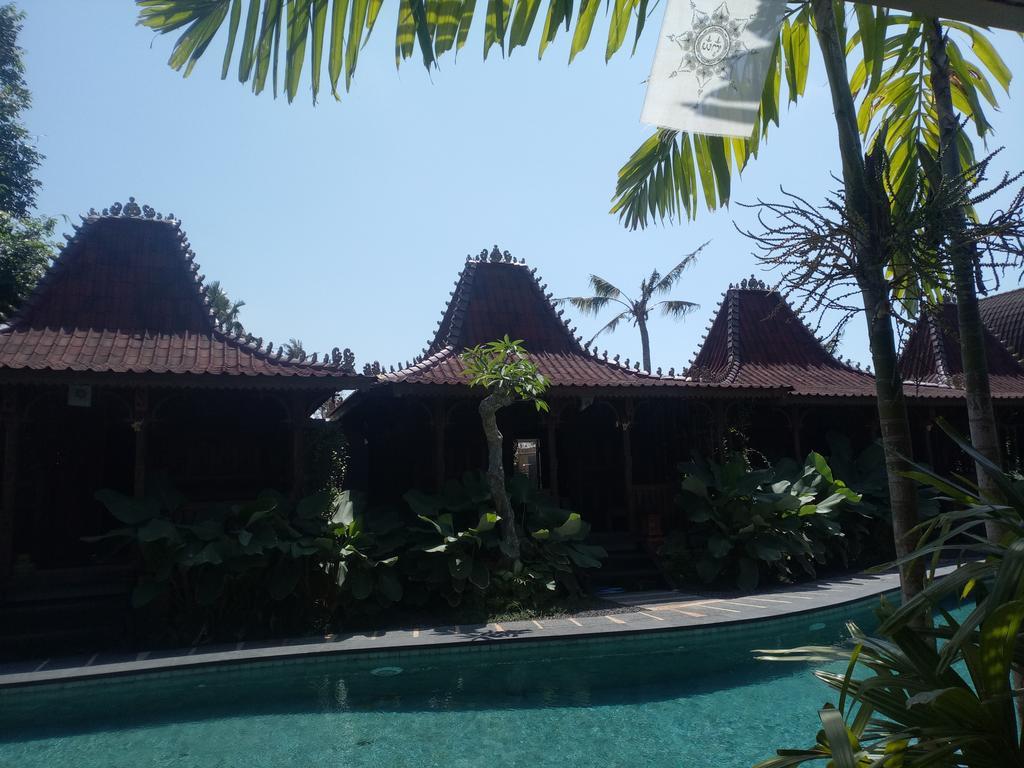 Suite Joglo dengan Akses Kolam Renang