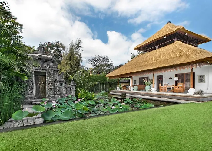 Villa Wantilan Putih Sanur 